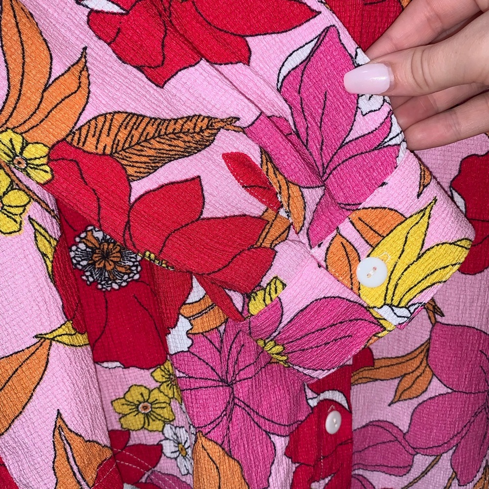 SOLD Floral print button down shirt size M - Picture 5 of 7